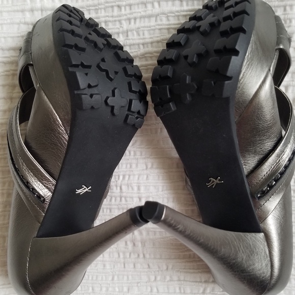 NWOT Kenneth Cole NY Dark Silver Leather Platform Heels - Picture 4 of 8